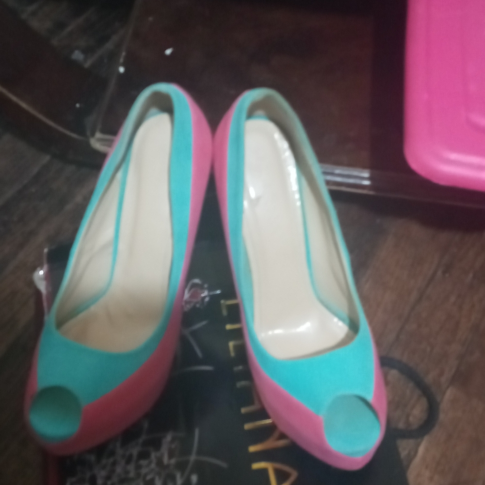 Shoes - Picture 2 of 4